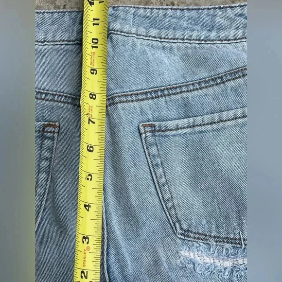 Bullhead High Rise short, Pocket Distress Rolled Hem denim jean. Size 7 - Picture 7 of 13